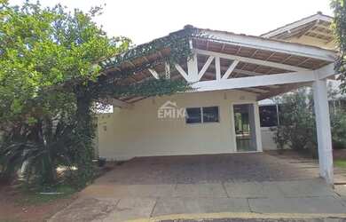 Imagem: A casa em condomínio possui 3 Dormitórios, 1 Banheiro, 2 Vagas