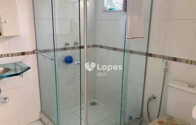 Imagem: A casa possui 3 Dormitórios, 1 Banheiro, 2 Vagas na garagem