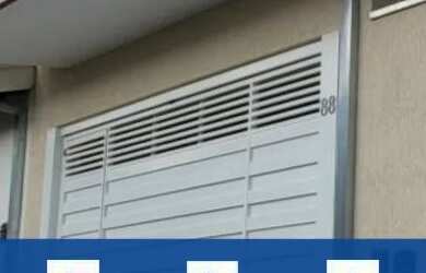 Imagem: A casa possui 3 Dormitórios, 2 Banheiros, 3 Vagas na garagem