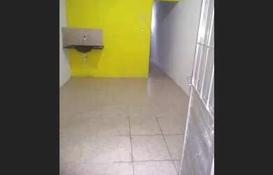 Imagem: A casa possui 1 Dormitório, 1 Banheiro, 1 Vaga na garagem e