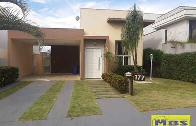 Imagem: A casa em condomínio possui 4 Dormitórios, 5 Banheiros, 4