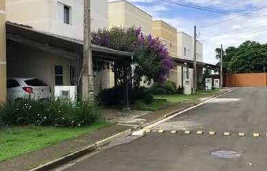 Imagem: A casa em condomínio possui 2 Dormitórios, 1 Banheiro, 2 Vagas