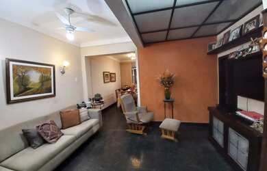 Imagem: O depósito possui 3 Vagas na garagem, 300m² de Área e está