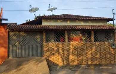 Imagem: A casa à venda possui 2 Dormitórios, 1 Banheiro e 1 Vaga na