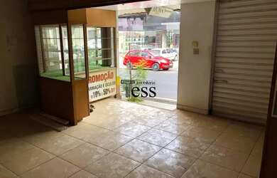 Imagem: A casa possui 3 Dormitórios, 2 Banheiros, 200m² de Área e