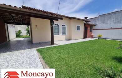 Imagem: A casa possui 3 Dormitórios, 1 Banheiro, 3 Vagas na garagem