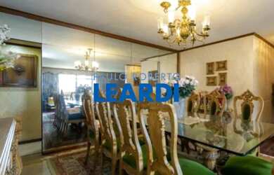 Imagem: O apartamento possui 4 Dormitórios, 3 Banheiros, 2 Vagas na