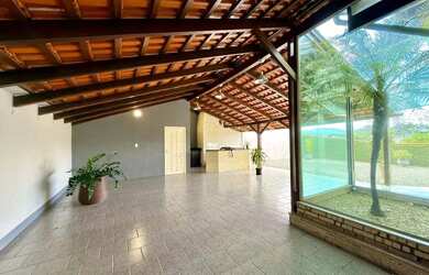 Imagem 6: Casa à venda com 4 quartos, sendo 1 suíte