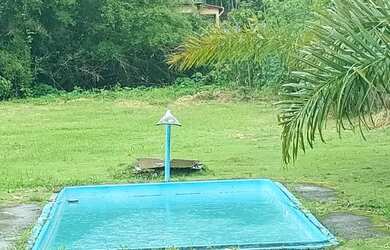 Imagem: A casa possui Acomodam 15 pessoas, 4 Vagas na garagem e está