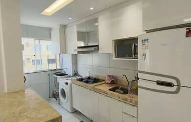 Imagem: O apartamento possui 2 Dormitórios, 1 Banheiro, 1 Vaga na garagem