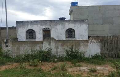 Imagem: A casa possui 2 Dormitórios, 1 Banheiro, 3 Vagas na garagem