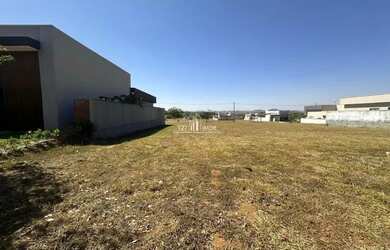 Imagem: O terreno possui 360m² de Área e está localizado em Terras