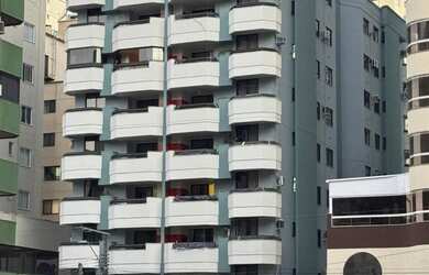 Imagem: O apartamento possui 4 Dormitórios, Acomodam 10 pessoas, 1