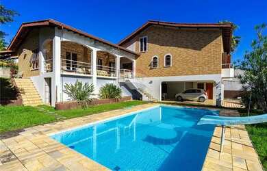 Imagem: A casa em condomínio possui 4 Dormitórios, 5 Banheiros, 4