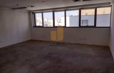 Imagem 2: Sala Comercial com 2 banheiros, 1 copa e 2 vagas em excelente localização...