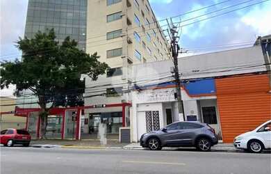 Imagem: O depósito possui 5 Vagas na garagem, 582m² de Área e está