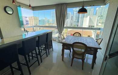 Imagem: O apartamento possui 3 Dormitórios, 1 Banheiro, 3 Vagas na