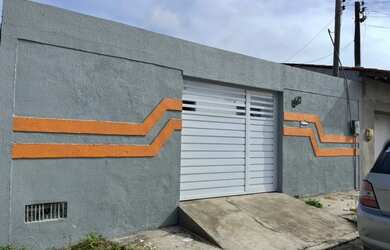 Imagem: A casa possui 2 Dormitórios, 1 Banheiro, 1 Vaga na garagem