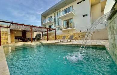 Imagem: A casa em condomínio possui 4 Dormitórios, 5 Banheiros, 2