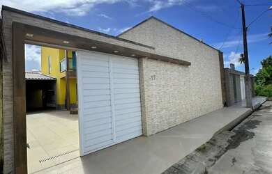 Imagem: A casa possui 3 Dormitórios, 3 Banheiros, 4 Vagas na garagem