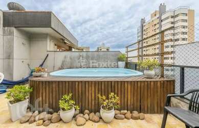 Imagem: O apartamento na cobertura possui 3 Dormitórios, 2 Banheiros