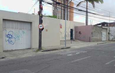 Imagem: A casa possui 5 Dormitórios, 4 Banheiros, 5 Vagas na garagem