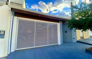 Imagem: A casa possui 2 Dormitórios, 2 Banheiros, 120m² de Área e