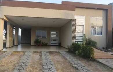 Imagem: A casa possui 4 Dormitórios, 1 Banheiro, 3 Vagas na garagem