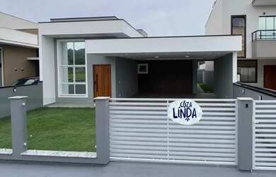 Imagem: A casa possui 3 Dormitórios, 3 Banheiros, 2 Vagas na garagem