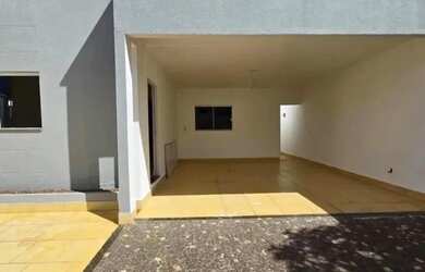 Imagem: A casa possui 3 Dormitórios, 4 Banheiros, 4 Vagas na garagem