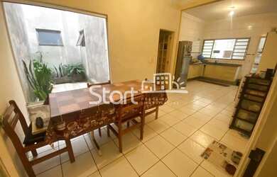 Imagem: A casa possui 3 Dormitórios, 4 Banheiros, 3 Vagas na garagem