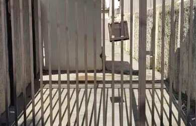 Imagem: A casa possui 2 Dormitórios, 1 Banheiro, 1 Vaga na garagem