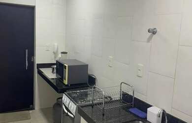 Imagem: A kitnet possui 1 Dormitório, 1 Banheiro e 1 Vaga na garagem