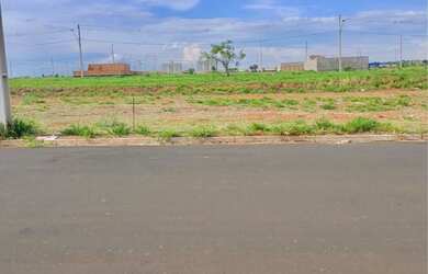 Imagem: O terreno possui 318m² de Área e está localizado em Laranjeiras