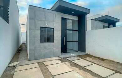 Imagem: A casa possui 2 Dormitórios, 1 Banheiro, 2 Vagas na garagem