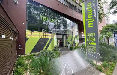 Imagem: O depósito possui 5 Vagas na garagem, 420m² de Área e está