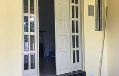 Imagem: A kitnet possui 2 Dormitórios e está localizado em Feu Rosa