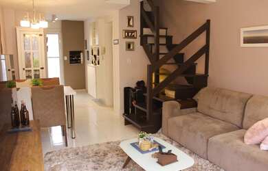 Imagem 1: Vende-se Charmoso Sobrado 2 dorm 97 m2 na Zona Sul R$ 285 mil