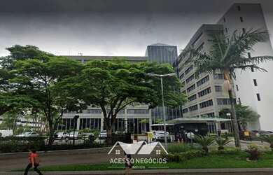 Imagem: O depósito possui 5 Vagas na garagem e 526m² de Área e está