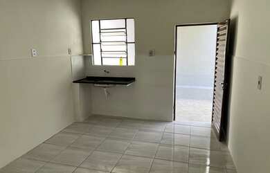 Imagem: A casa possui 3 Dormitórios, 1 Banheiro, 4 Vagas na garagem