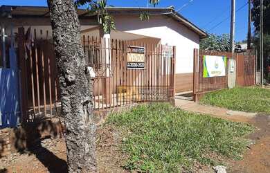 Imagem: A casa possui 3 Dormitórios, 2 Banheiros, 1 Vaga na garagem