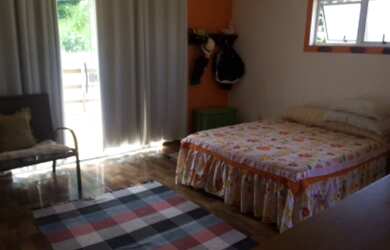 Imagem: A casa possui 1 Dormitório, 1 Vaga na garagem e está localizado