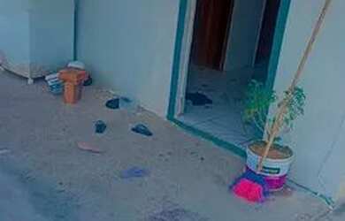 Imagem: A casa possui 2 Dormitórios e 1 Banheiro e está localizado