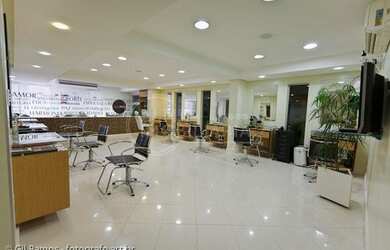 Imagem: O depósito possui 5 Vagas na garagem, 462m² de Área e está