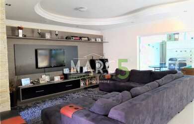 Imagem: A casa em condomínio possui 5 Dormitórios, 5 Banheiros, 5