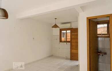 Imagem: A casa possui 2 Dormitórios, 2 Banheiros, 1 Vaga na garagem