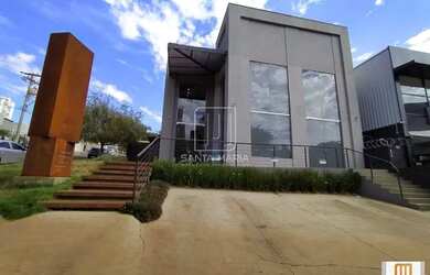 Imagem: O depósito possui 3 Vagas na garagem, 340m² de Área e está