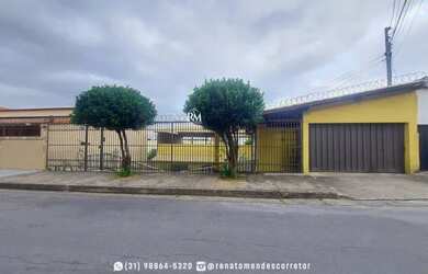 Imagem: A casa possui 5 Dormitórios, 3 Banheiros, 3 Vagas na garagem