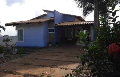 Imagem: A casa em condomínio possui 4 Dormitórios, 3 Banheiros, 5