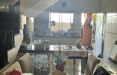 Imagem: A casa possui 2 Dormitórios, 2 Banheiros, 1 Vaga na garagem